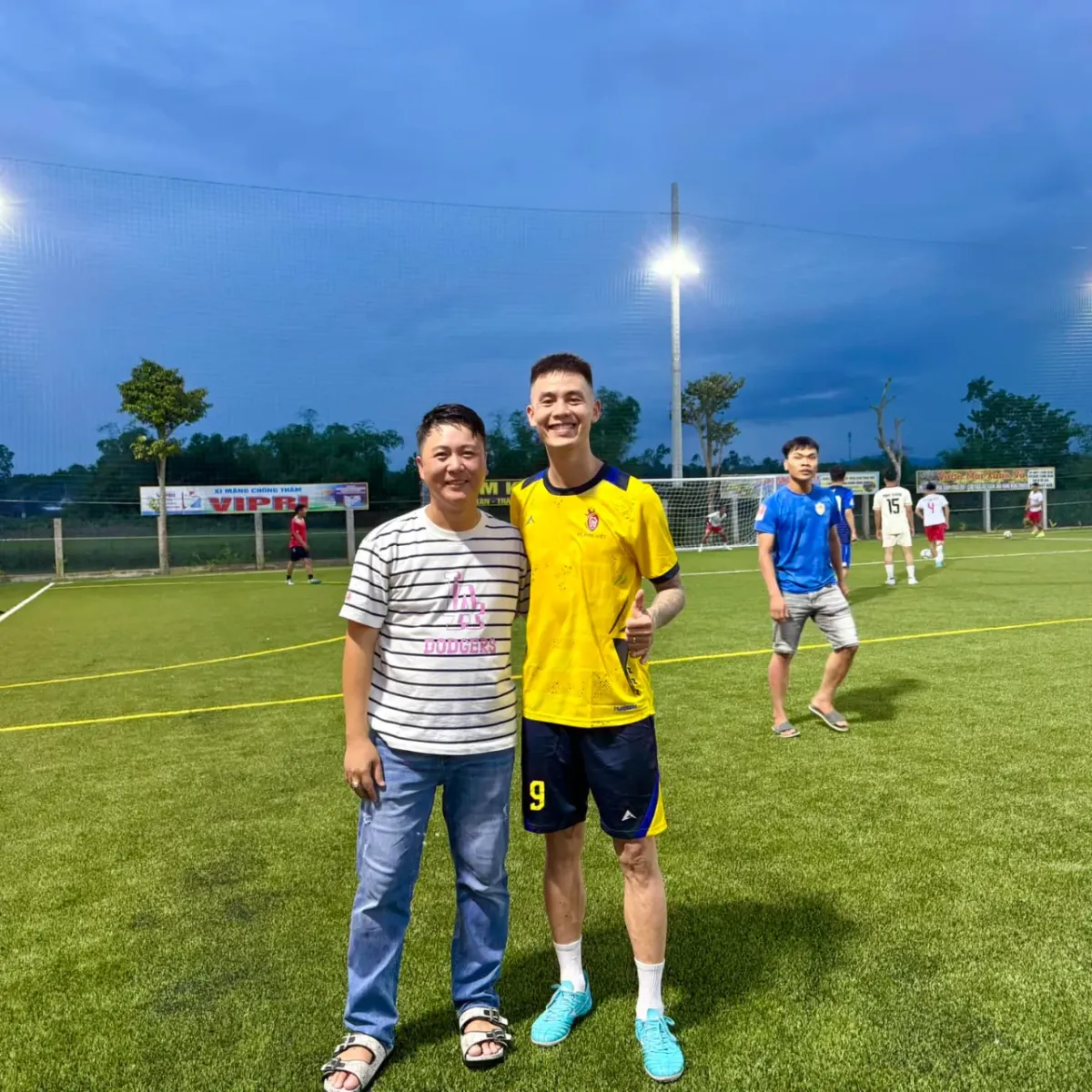 Thi công sân bóng nền cỏ nhân tạo xã Đức Cơ, tỉnh Gia Lai Thi công sân bóng nền cỏ nhân tạo xã Đức Cơ, tỉnh Gia Lai