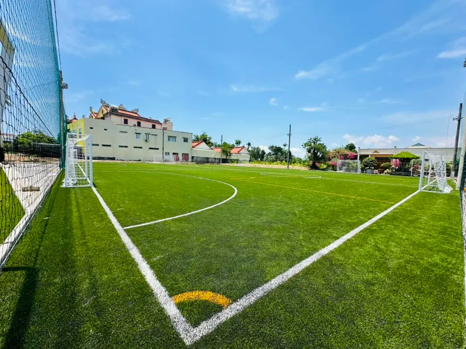 Thi công trọn gói sân bóng nền cỏ nhân tạo tại Đắk Lắk