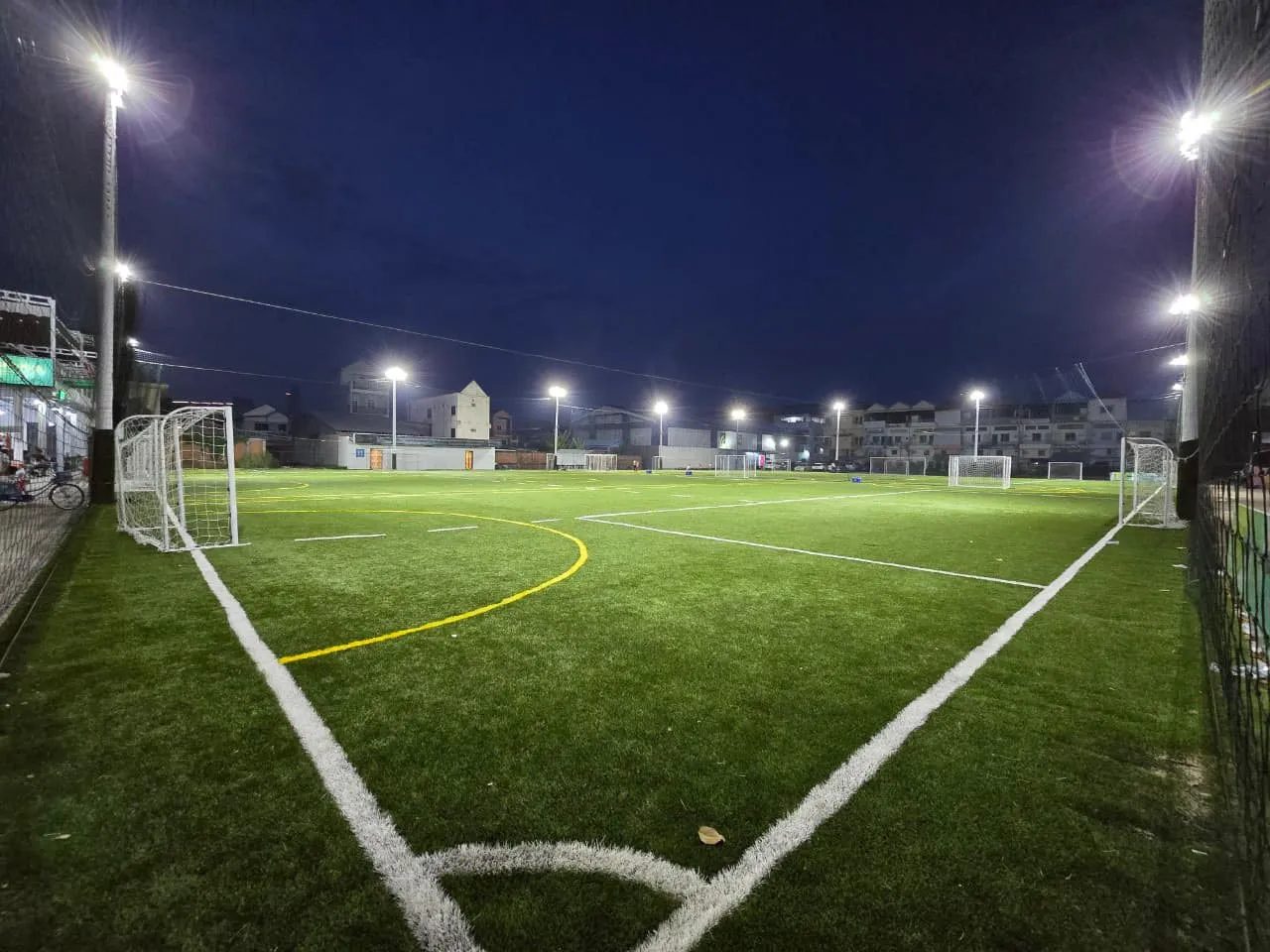 Thi công trọn gói sân bóng nền cỏ nhân tạo tại Đắk Lắk