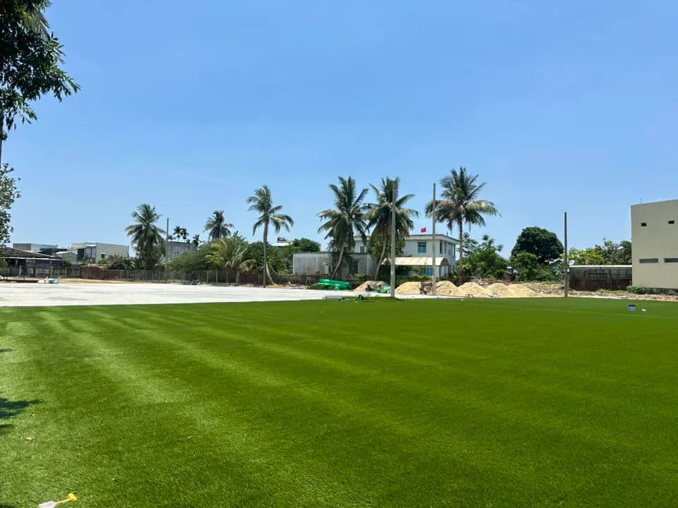 Thi công trọn gói sân bóng nền cỏ nhân tạo tại Đắk Lắk
