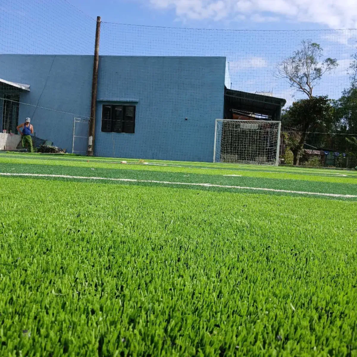 Thi công trọn gói sân bóng nền cỏ nhân tạo tại Khánh Hòa