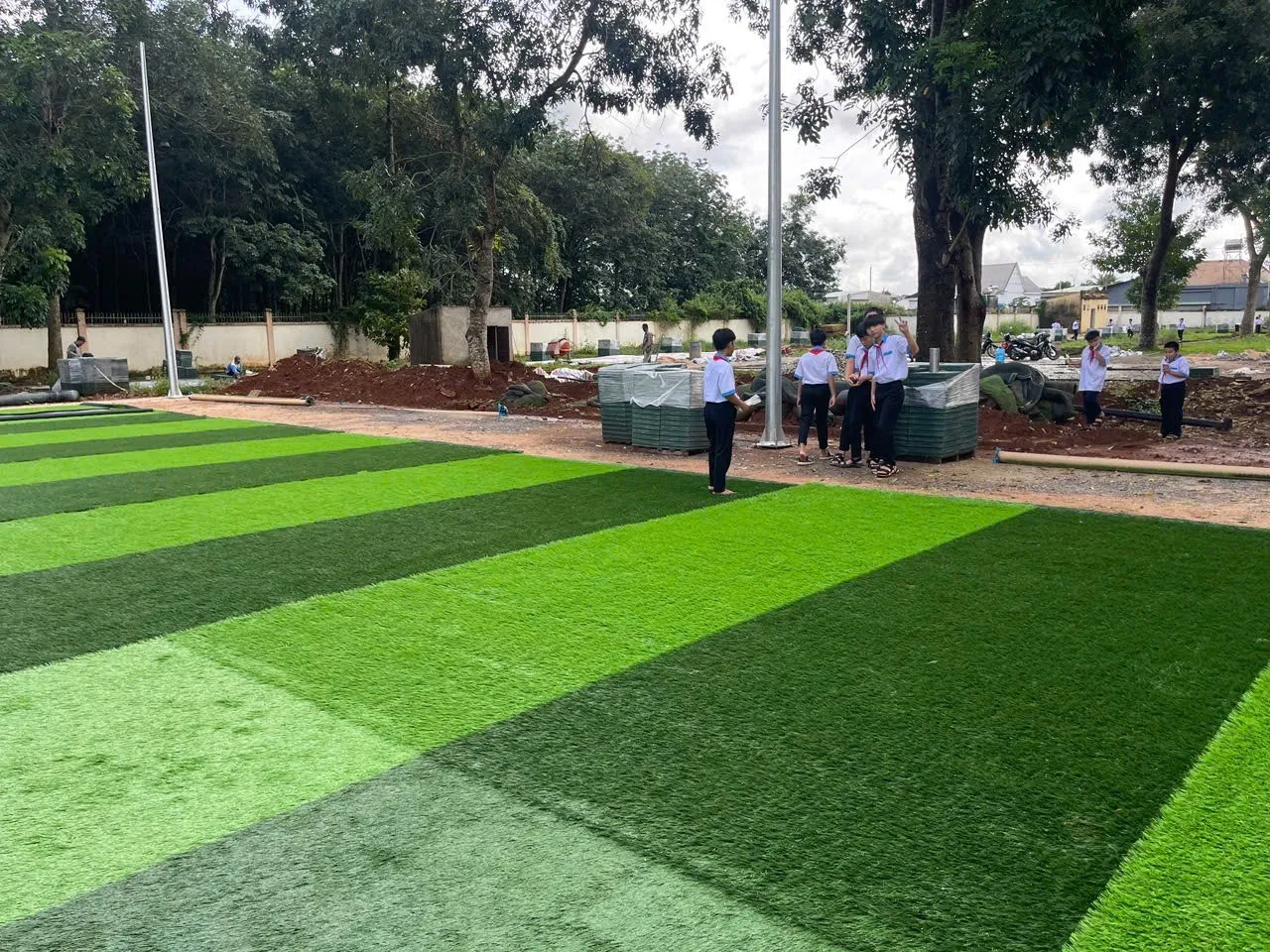 Thi công trọn gói sân bóng nền cỏ nhân tạo tại Lâm Đồng