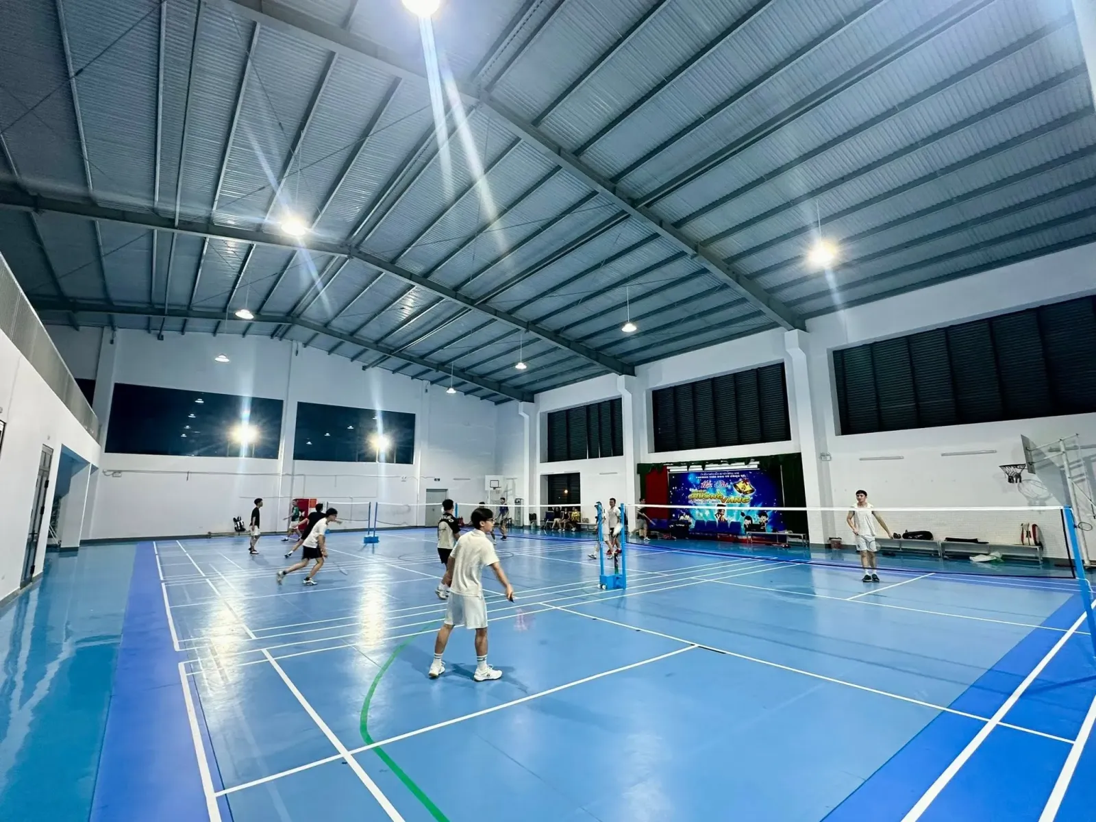Thi công thảm sân cầu lông ở phường Phước Hội, tỉnh Lâm Đồng