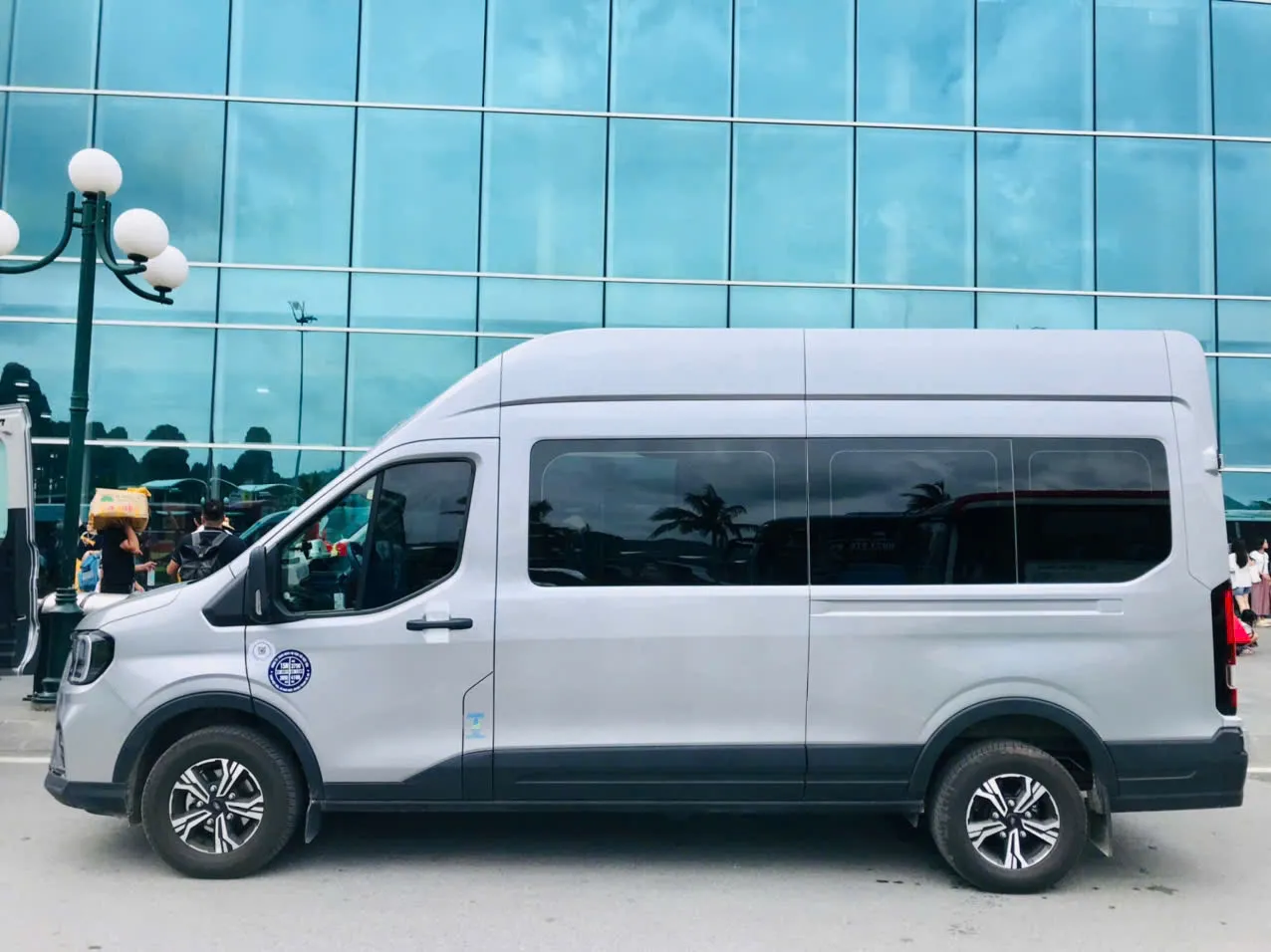 Thuê xe 16 chỗ tại Gia Lâm, Hà Nội: Phục vụ du lịch, đám cưới