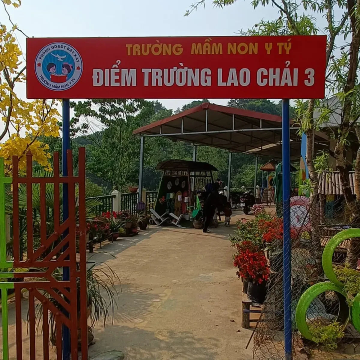 Thuê xe 4 chỗ 7 chỗ tại xã Trạm Tấu, Lào Cai