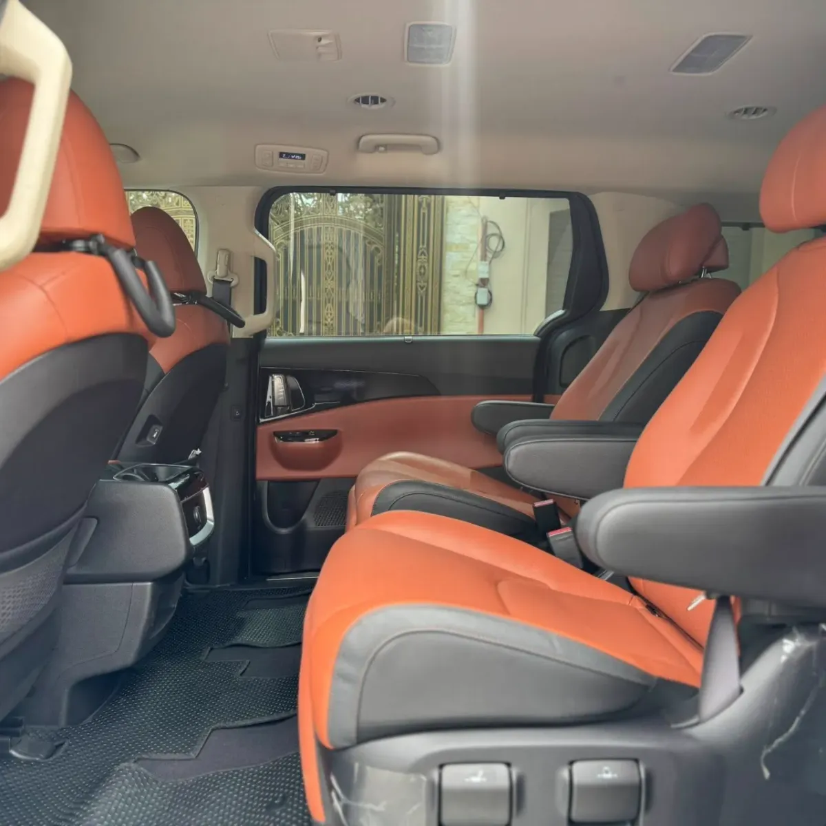 Thuê xe 7 chỗ Kia Carnival tại Hưng Yên sang trọng đẳng cấp