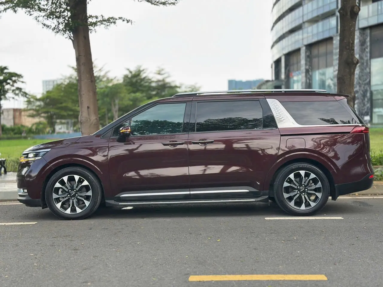 Thuê xe 7 chỗ Kia Carnival tại Hưng Yên sang trọng đẳng cấp