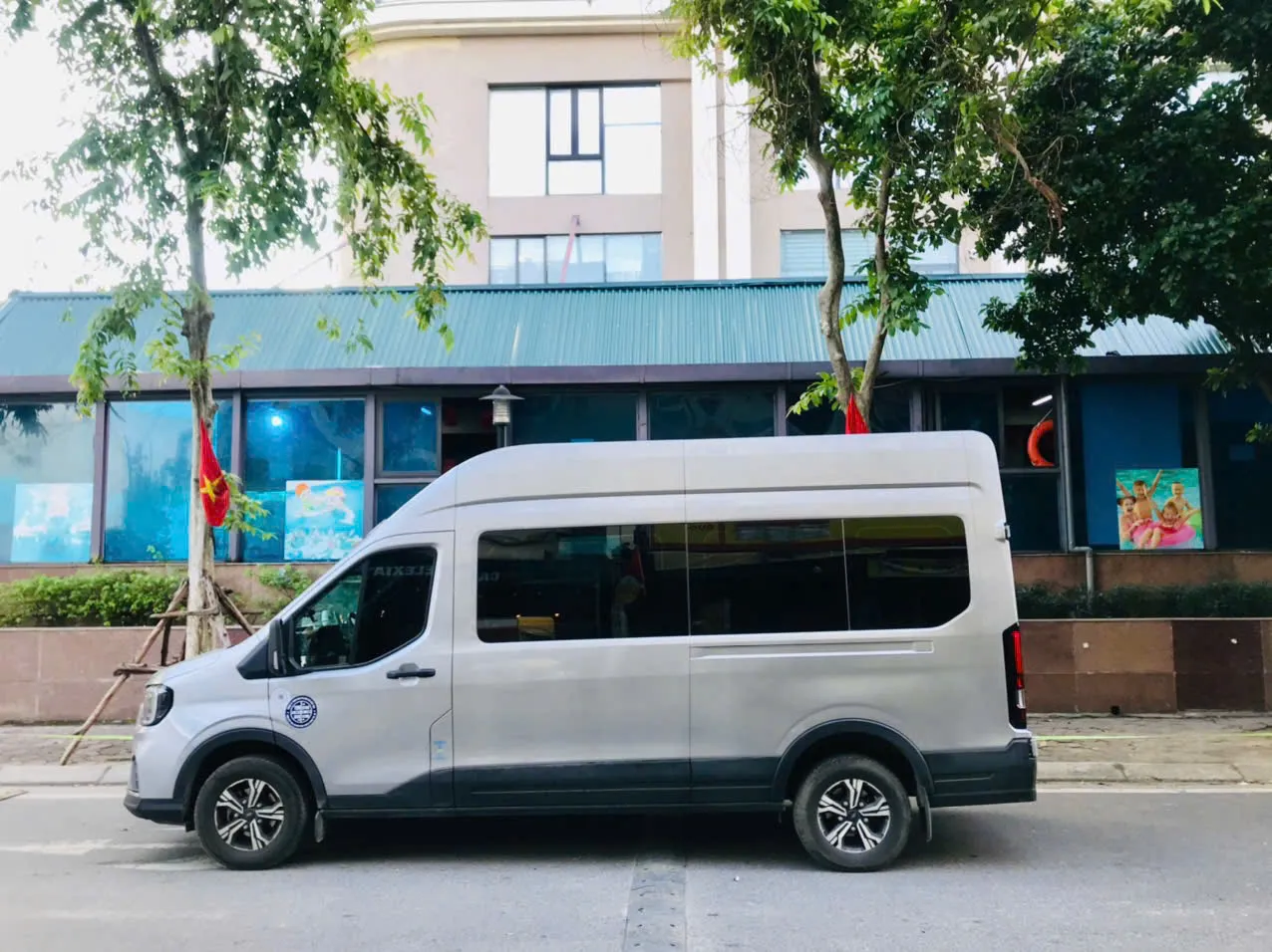 Thuê xe du lịch 16 chỗ tại phường Định Công, Hà Nội Thuê xe du lịch 16 chỗ tại phường Định Công, Hà Nội