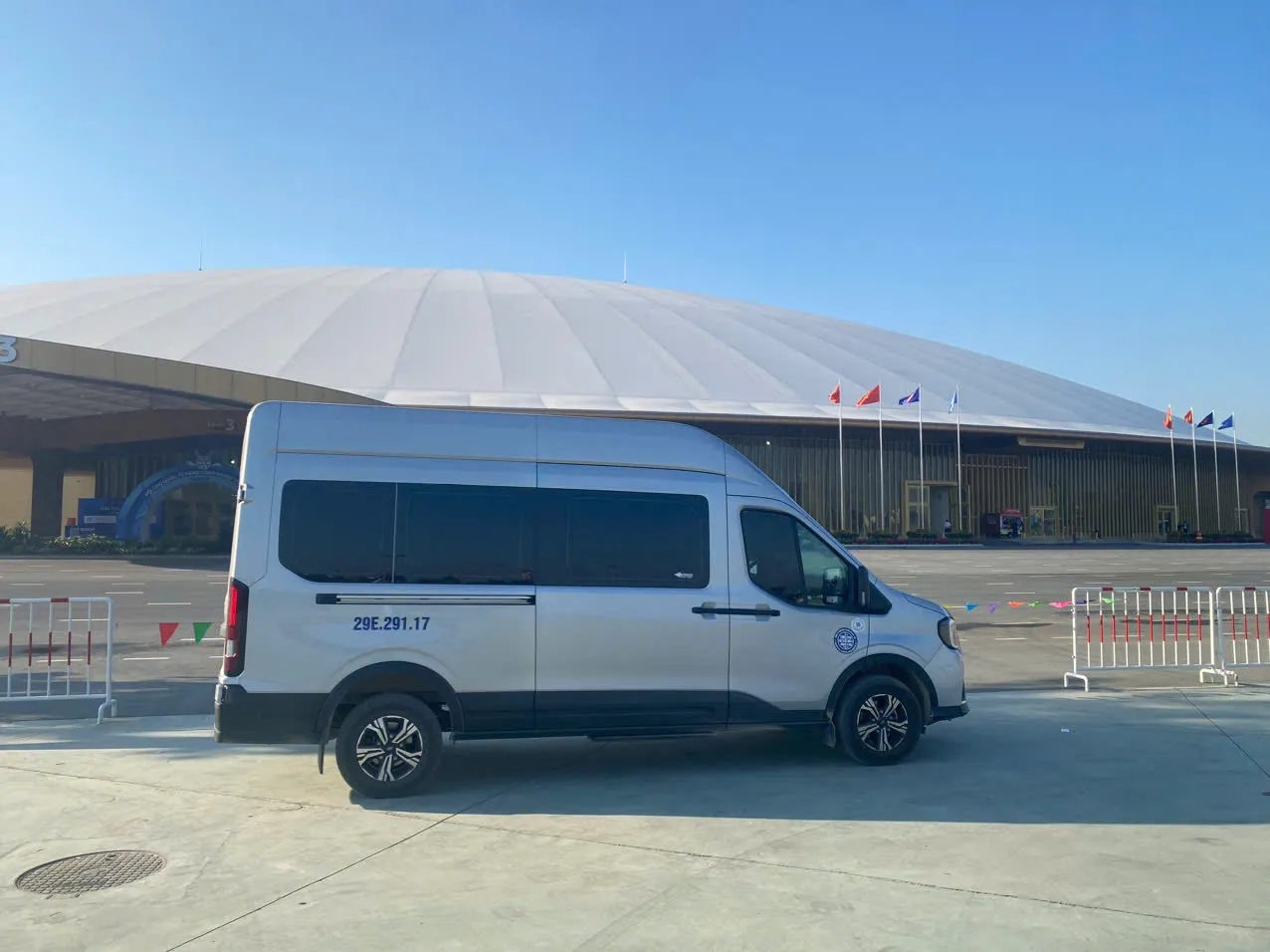 Thuê xe du lịch 16 chỗ tại phường Việt Hưng, Hà Nội