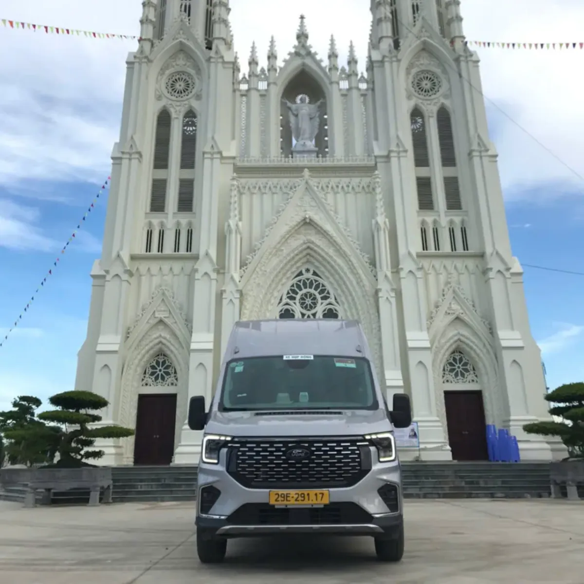 Thuê xe du lịch 16 chỗ tại phường Yên Sở, Hà Nội