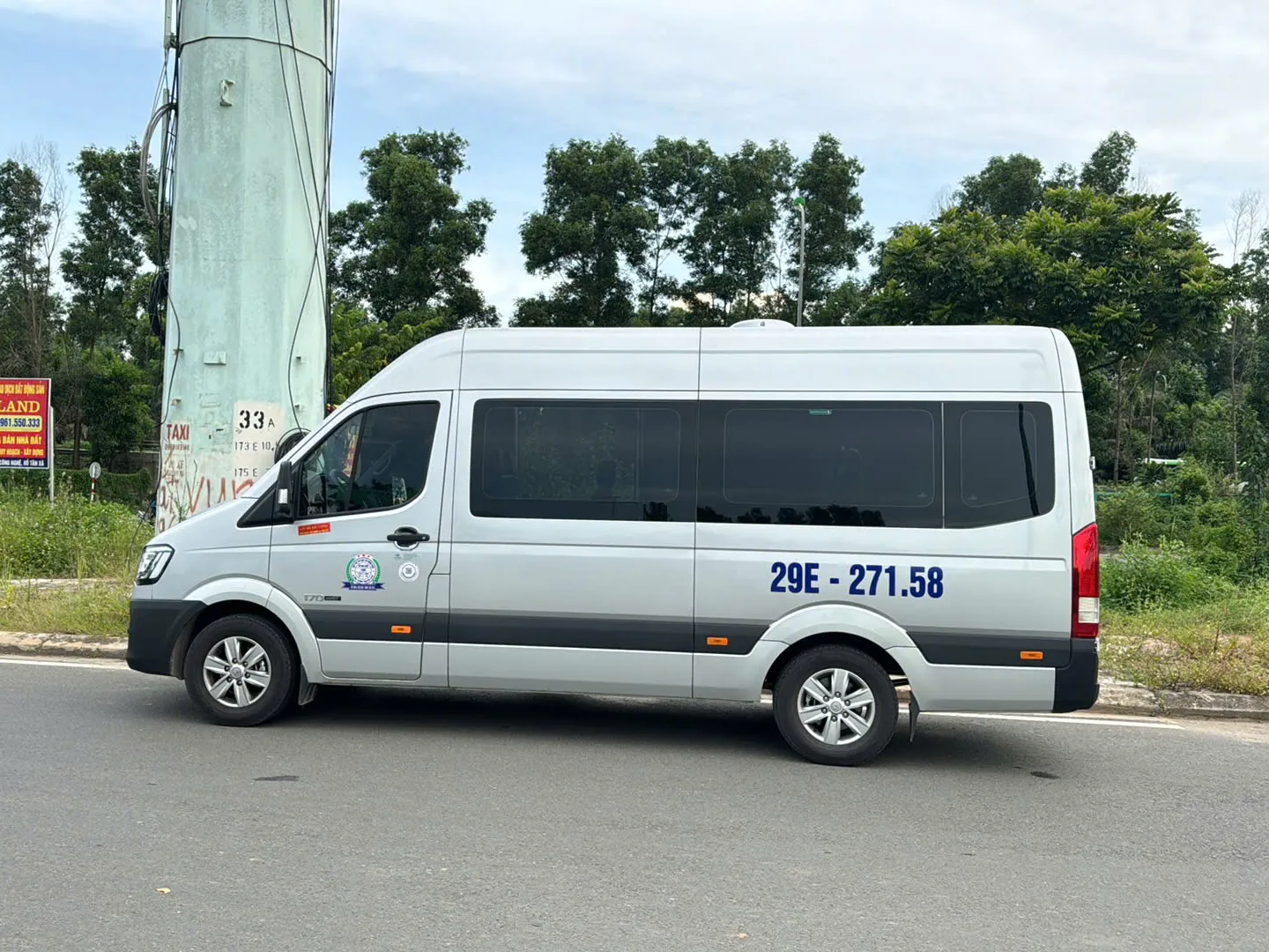 Thuê xe du lịch 16 chỗ tại xã Xuân Mai, Hà Nội