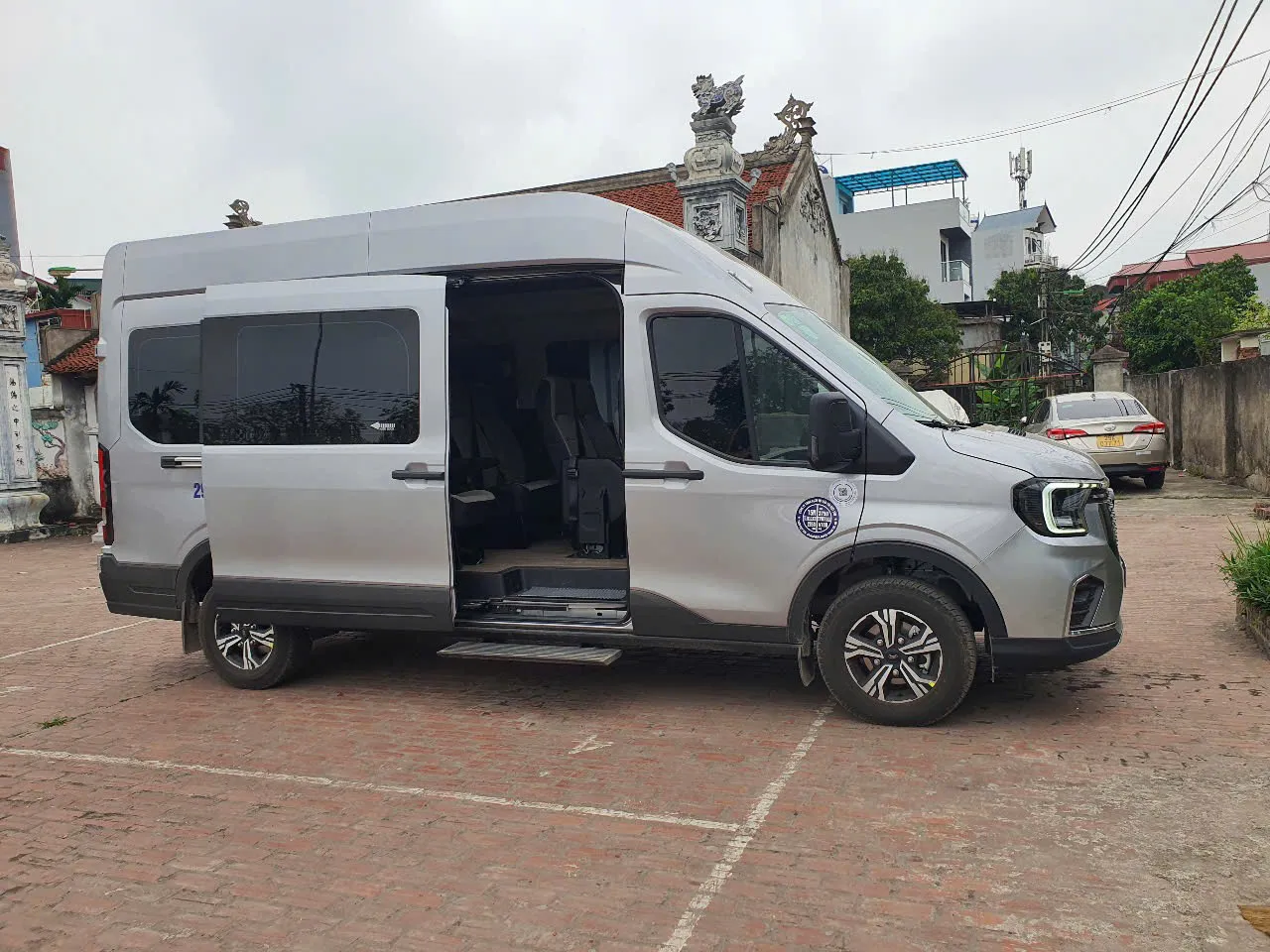 Thuê xe du lịch 16 chỗ xã Trạm Tấu, Lào Cai