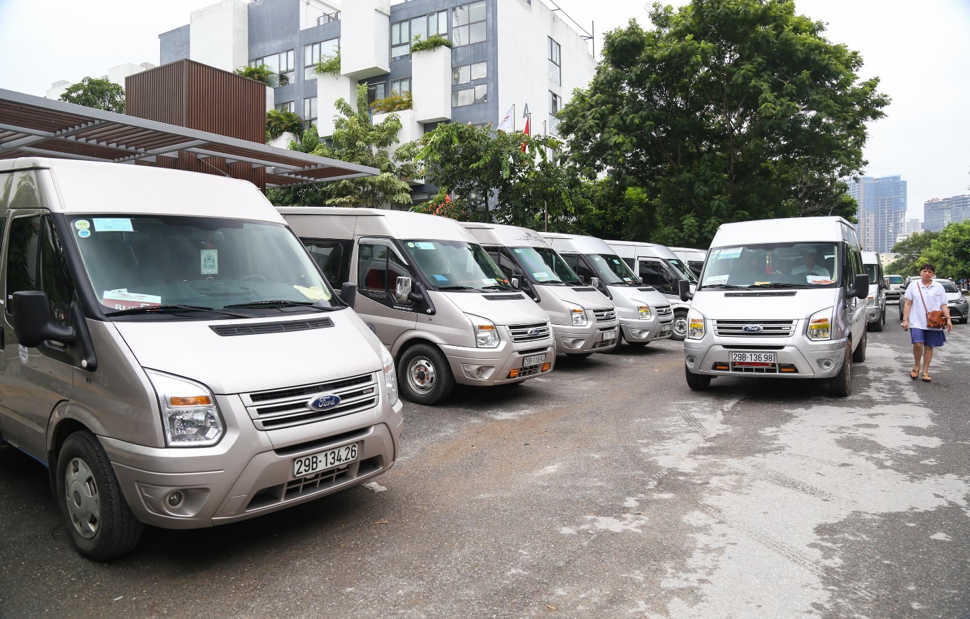 Xe 16 chỗ Ford Transit