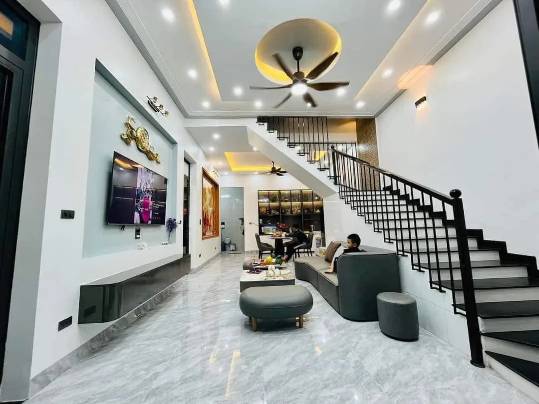 Thi công trần thạch cao tại xã Ngọc Hồi, Hà Nội