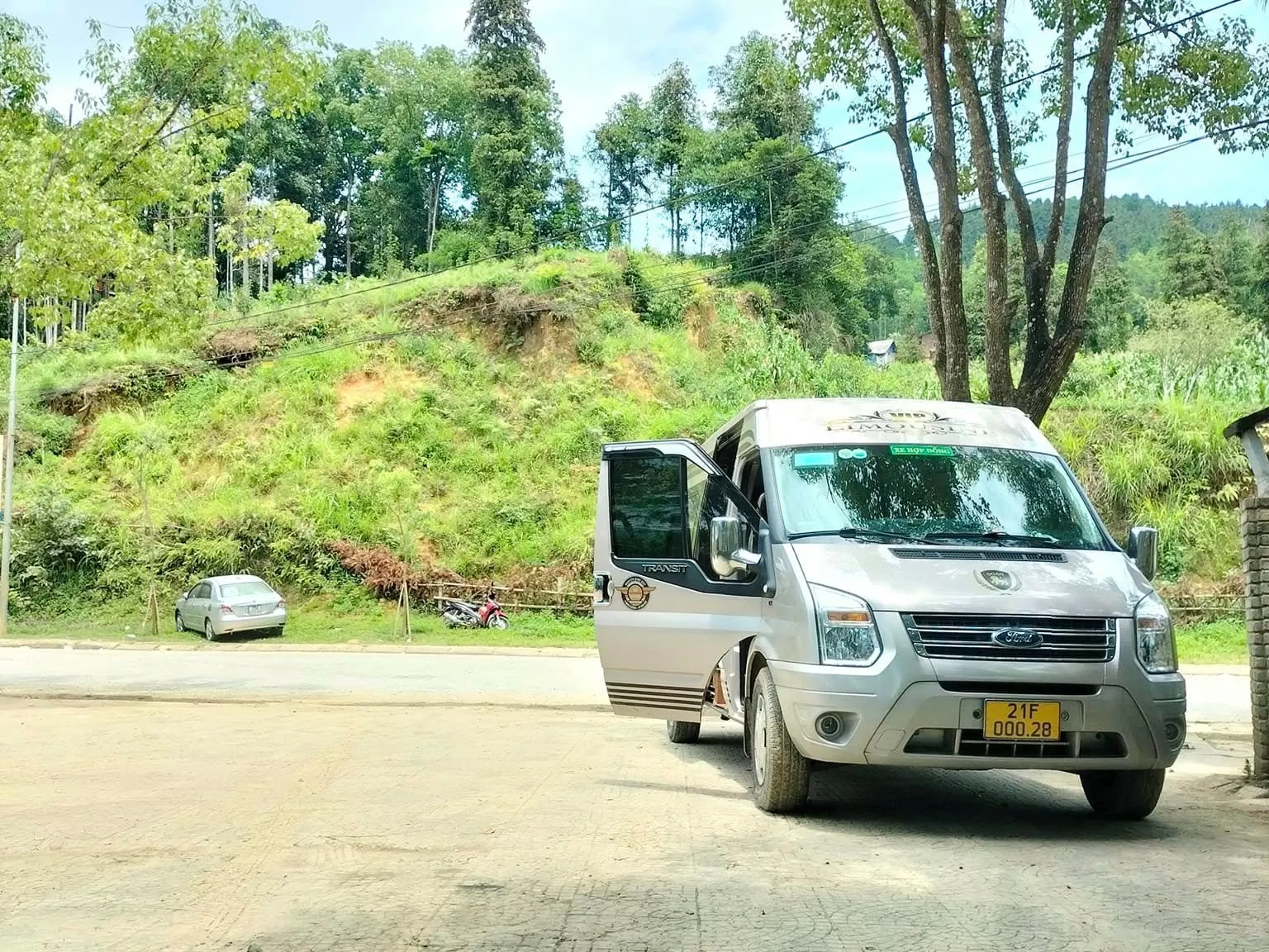 Thuê xe 16 chỗ tai Trạm Tấu, Yên Bái